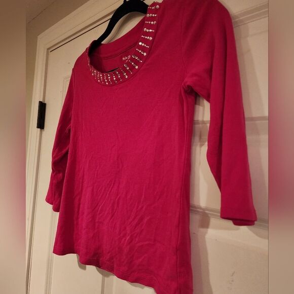Pink top with rhinestone collar - Picture 2 of 3
